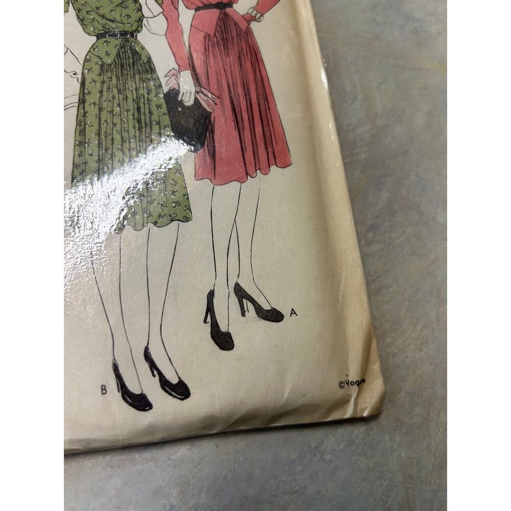 Vintage 1940's Vogue Special Designs Pattern #S-4225 One Piece Dress HTF RARE - Picture 4 of 6